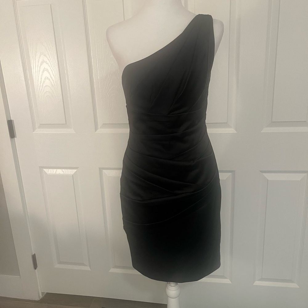 David’s Bridal Black One Shoulder Ruched Cocktail Dress Size 4 - Picture 5 of 7